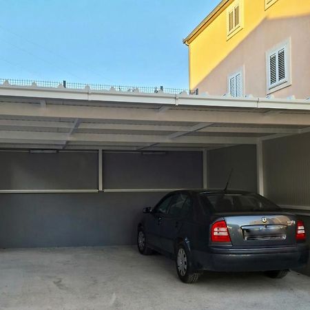 Kaštel SućuracApartman Nelaアパートメント エクステリア 写真