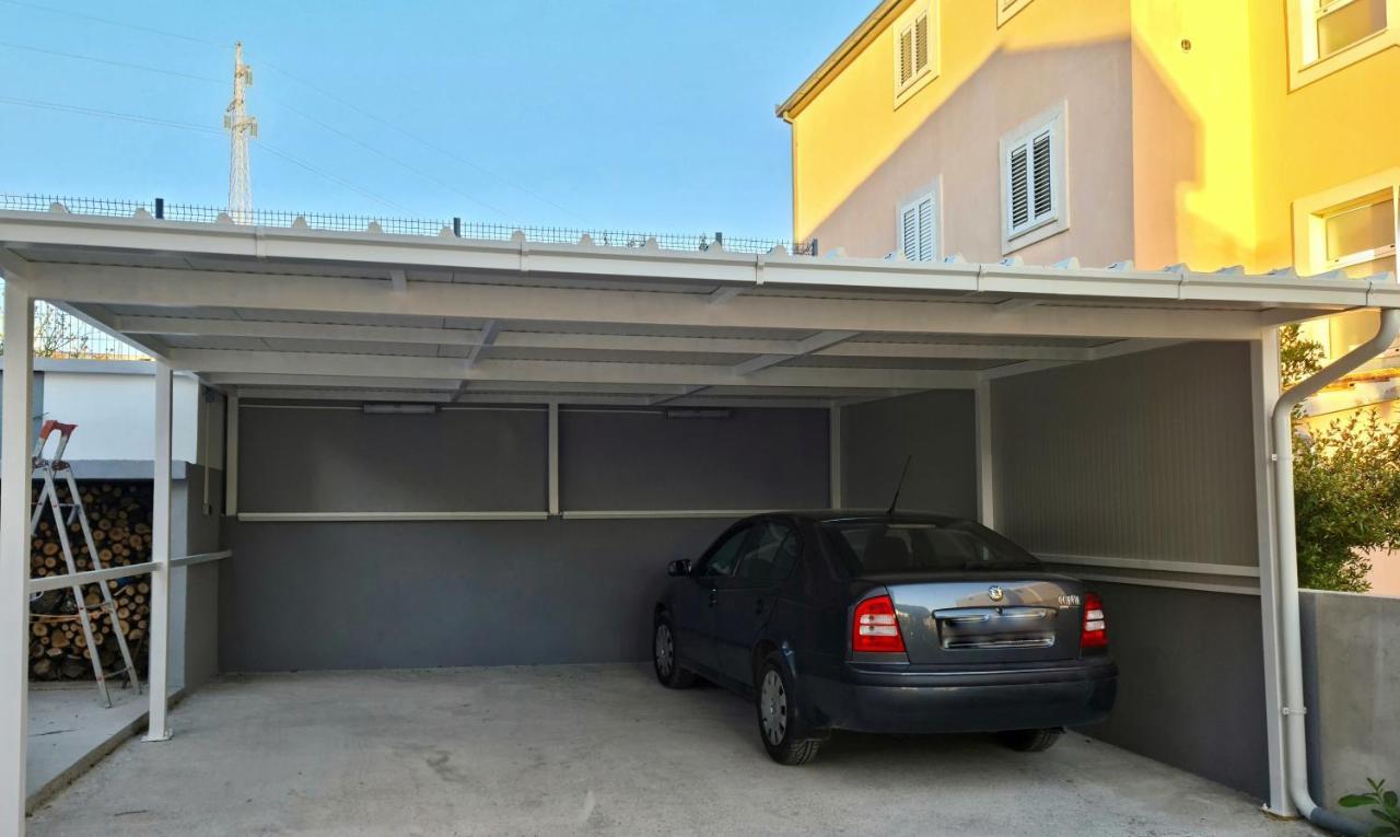 Kaštel SućuracApartman Nelaアパートメント エクステリア 写真