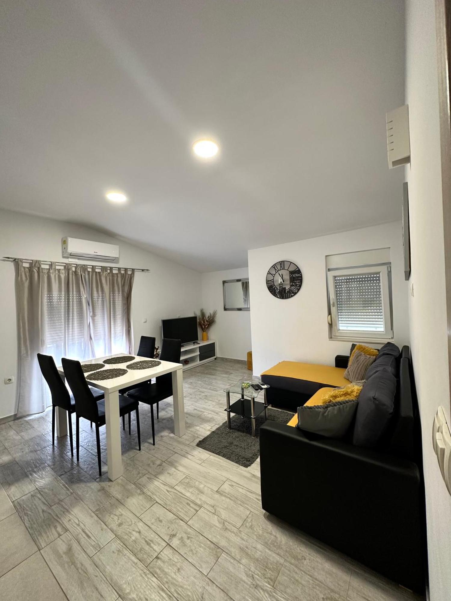 Kaštel SućuracApartman Nelaアパートメント エクステリア 写真